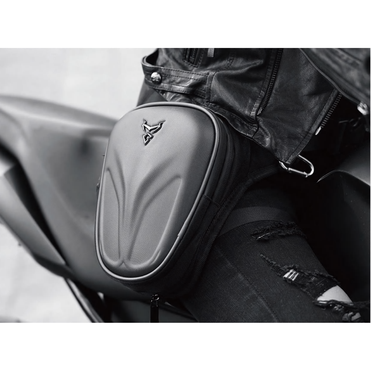 Sacoche de jambe moto semi-rigide